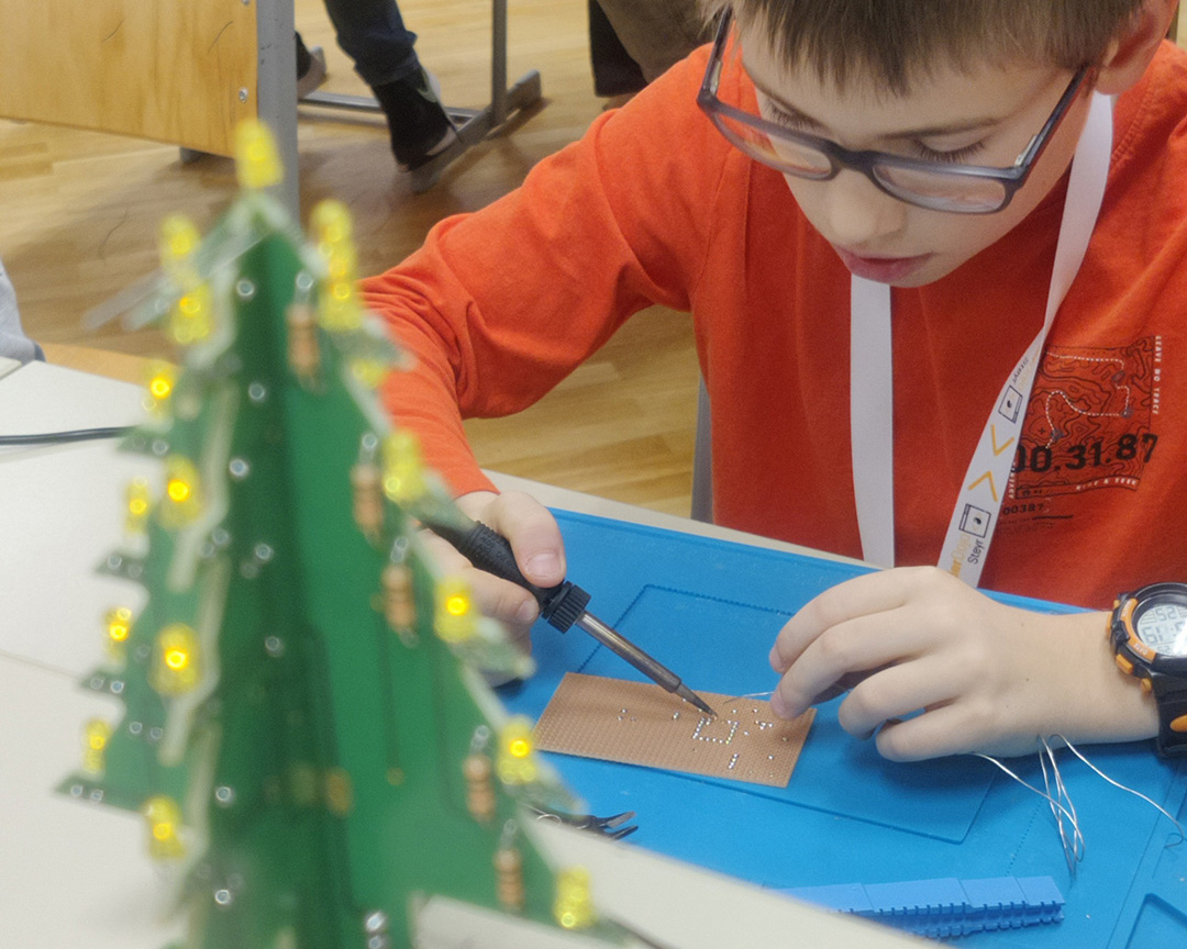 Weihnachtslöten mit CoderDojo Steyr in der HTL Steyr